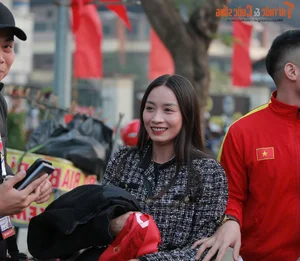 Pitch Beauty Hoang Thi Loan and Friends Cheer on the Vietnam National Team - image 7