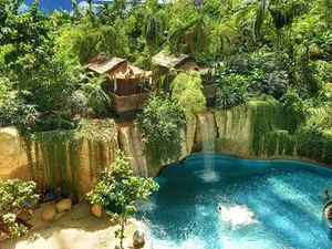 Winter Beach Escapes: Where You Can Swim Even When It Snows - image 0