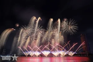 Da Nang International Fireworks Festival 2025: Night Four Illuminates the Han River Skyline - image 0
