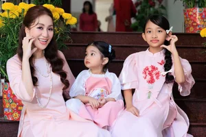 The Adorable Visuals of Lisa and Anna: The Rising Stars of the Khanh Thi - Phan Hien Family - image 1