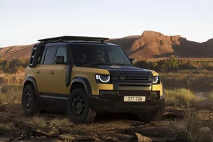 Land Rover Defender Trophy Edition Launched: Rugged Luxury Starting from 2.9 Billion VND - image 3