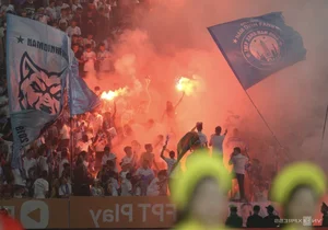 Nam Dinh Officially Receives the V-League 2024-2025 Championship Trophy - image 2