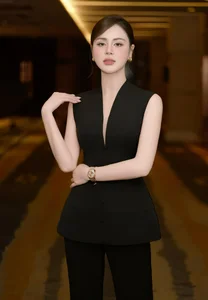 Vietnamese Celebrities Share Experiences After Unexpected Earthquake Tremors - image 2