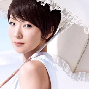 Scandal Rocks Entertainment Industry: Singer Involved with Married Economist - image 5