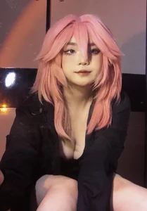 Viral Beauty: Popular Cosplayer Stuns Fans by Revealing Her Natural Look - image 4