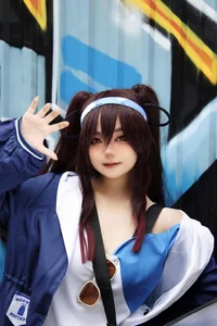 Viral Beauty: Popular Cosplayer Stuns Fans by Revealing Her Natural Look - image 6