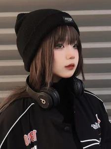 Viral Beauty: Popular Cosplayer Stuns Fans by Revealing Her Natural Look - image 2