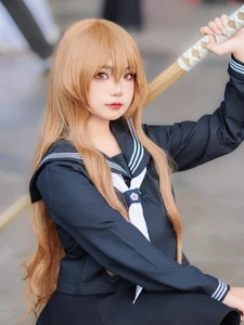 Viral Beauty: Popular Cosplayer Stuns Fans by Revealing Her Natural Look - image 0