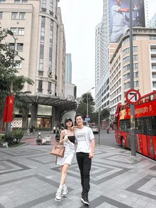 Vietnamese Star Huong Giang Radiates Grace and Postpartum Beauty - image 1