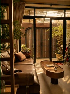Emerald’s House: A Tropical Oasis Blending Greenery and Timeless Architecture - image 1