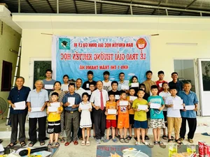A Family of 500: The Massive Gathering in Hai Duong That Took 30 Minutes to Photograph - image 6