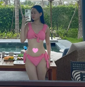 Actress Truc Anh Stuns Fans with Refreshing New Pink Bikini Photoshoot - image 4