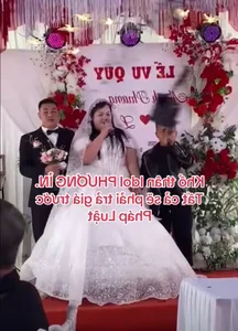 Viral Wedding Drama: TikToker Slapped with Shrimp Paste and the Bride’s Shocking Response - image 5