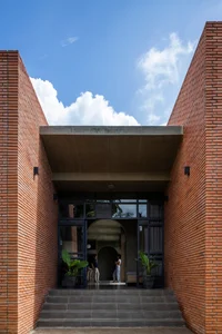 Beat the Heat: Stunning Tropical House Design in Bustling Saigon - image 11