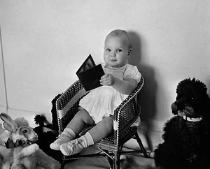Rare Childhood Photos of Royal Family Members: A Glimpse into Their Early Lives - image 0