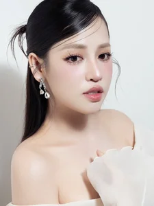 Vietnamese Comedian Puka Shows Off Stunning Post-Pregnancy Glow Three Months After Giving Birth - image 6