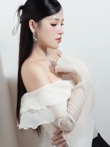 Vietnamese Comedian Puka Shows Off Stunning Post-Pregnancy Glow Three Months After Giving Birth - image 7