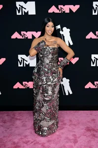 VMAs 2023 Pink Carpet Highlights: K-Pop Icons TXT, Stray Kids, and Mysterious Taylor Swift - image 0