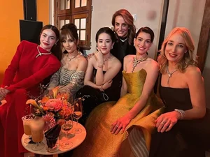 Ho Ngoc Ha and Liu Yifei Stunning Photo Together Sparks Global Viral Sensation - image 1
