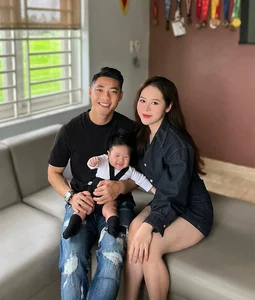 Vietnamese Footballer Lam Ti Phong’s Wife Captivates Fans with Stunning Beauty and Elegance - image 2