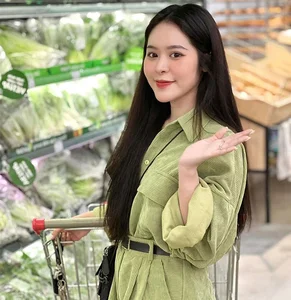 Vietnamese Footballer Lam Ti Phong’s Wife Captivates Fans with Stunning Beauty and Elegance - image 3