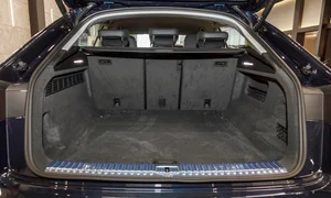 Audi Q8 S Line 2024 Arrives in Vietnam with Premium Pricing - image 11
