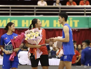 Bich Tuyen Powers Vietnam to Victory, Breaking SEA V-League Records - image 0