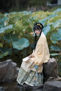 YiTuYu Art Language Vol.6135: The Ethereal Beauty of Hua Qi Hana - image 1