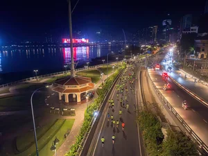 VnExpress Marathon Lights Up Ho Chi Minh City in Spectacular Night Run - image 1
