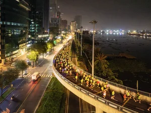 VnExpress Marathon Lights Up Ho Chi Minh City in Spectacular Night Run - image 0