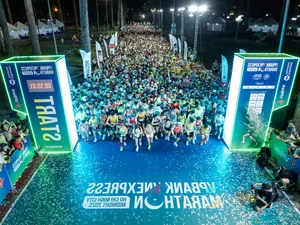 VnExpress Marathon Lights Up Ho Chi Minh City in Spectacular Night Run - image 2