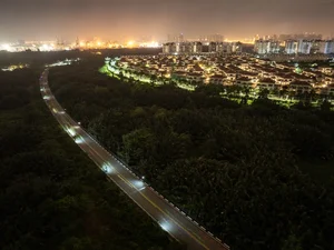 VnExpress Marathon Lights Up Ho Chi Minh City in Spectacular Night Run - image 10