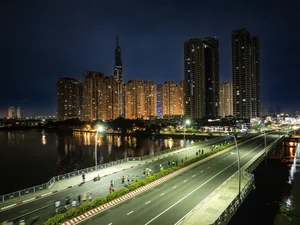 VnExpress Marathon Lights Up Ho Chi Minh City in Spectacular Night Run - image 13