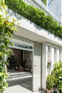 Innovative Architecture: Modern Tube House Design in Narrow Alleys - image 2