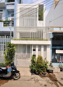 Innovative Architecture: Modern Tube House Design in Narrow Alleys - image 3