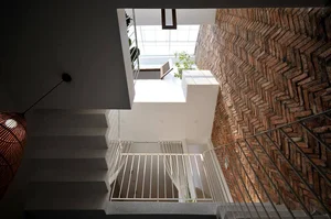 Innovative Architecture: Modern Tube House Design in Narrow Alleys - image 0