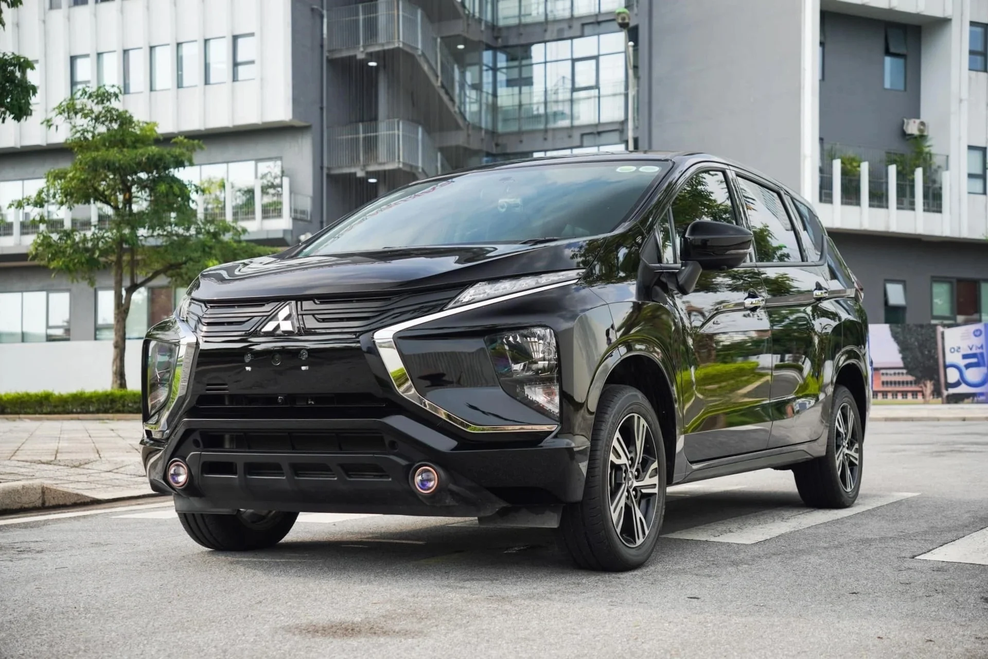 Small MPV Market Price War: Big Discounts on Suzuki XL7 and Mitsubishi Xpander