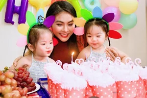 Van Trang and Husband Share Adorable Photos of Twin Daughters - image 5
