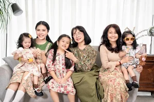 Van Trang and Husband Share Adorable Photos of Twin Daughters - image 8