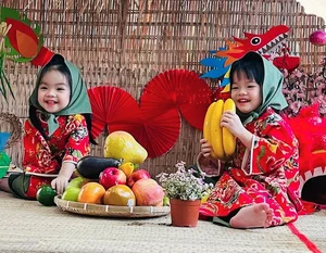 Van Trang and Husband Share Adorable Photos of Twin Daughters - image 2