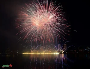 USA and Italy Illuminate the Sky at Da Nang International Fireworks Festival - image 2