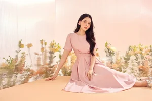 Runner-up Tuong San Unveils Elegant Spring-Summer 2024 Fashion Trends in New Photoshoot - image 0