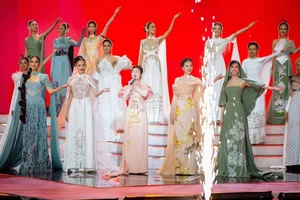 Huong Giang Receives Sweet Blessings and Big News from Elite Friends - image 10