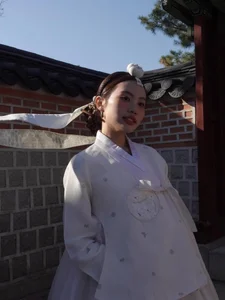 Phuong My Chi Channels Elegance at a Historic Korean Palace - image 3