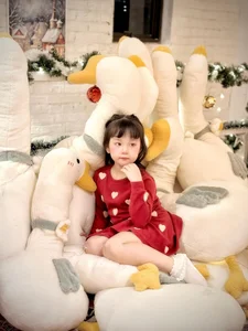Stunning Nghe An TV Host Amazes Fans in Beautiful Photo with Her Daughter - image 2