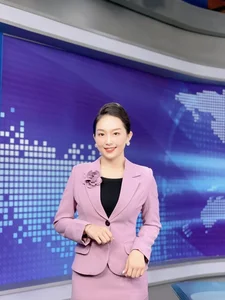 Stunning Nghe An TV Host Amazes Fans in Beautiful Photo with Her Daughter - image 0