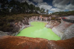 The Allure and Danger of Toxic Green Geothermal Lakes - image 0