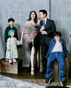 Thai Superstar and Billionaire Husband: A Romantic and Stylish Stroll in the City - image 2