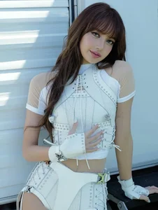 Blackpink Lisa Viral Clip Sparks Plastic Surgery Rumors and Relationship Speculation - image 2