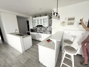 Inside Singer Pha Le's Luxurious Mansion in Elite Neighborhood - image 0